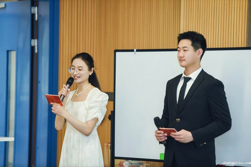 20250603002703365600.jpg 主持人开场