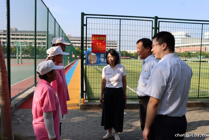 院领导慰问学生